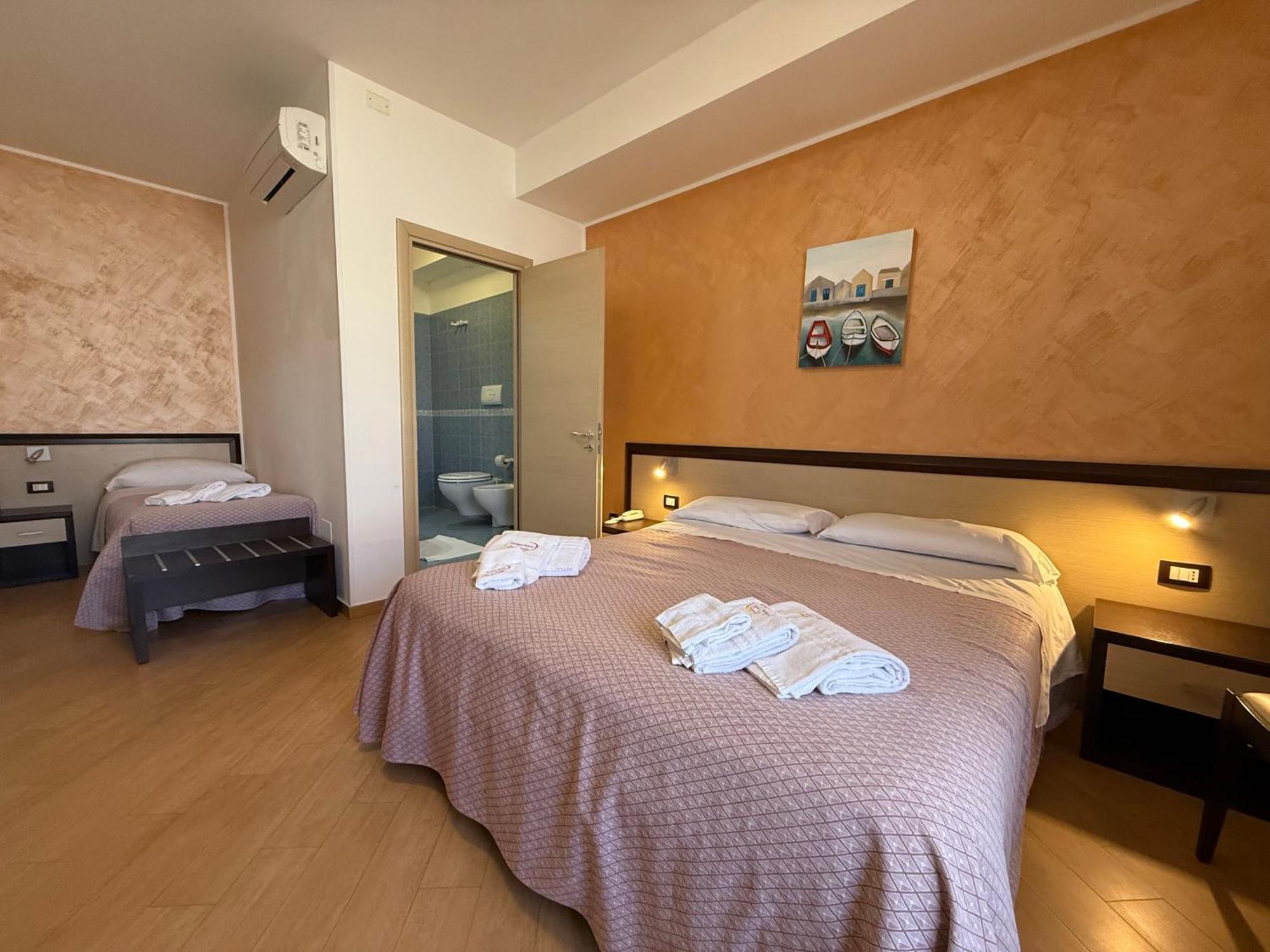 Albergo Perseo Portopalo Di Capo Passero Exterior photo